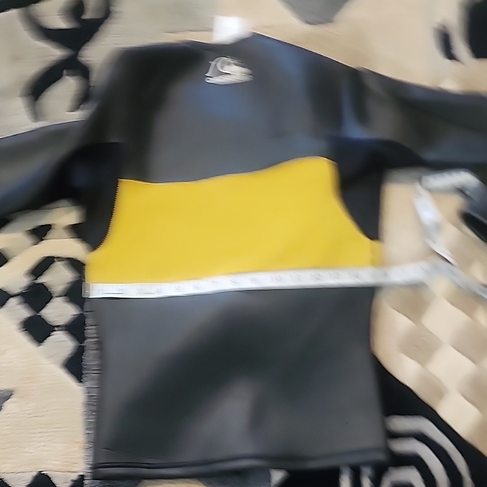 Quiksilver Black and Yellow Surf Jacket - Picture 12 of 12